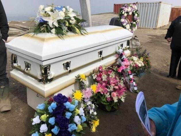 Funeral roses - Image 3